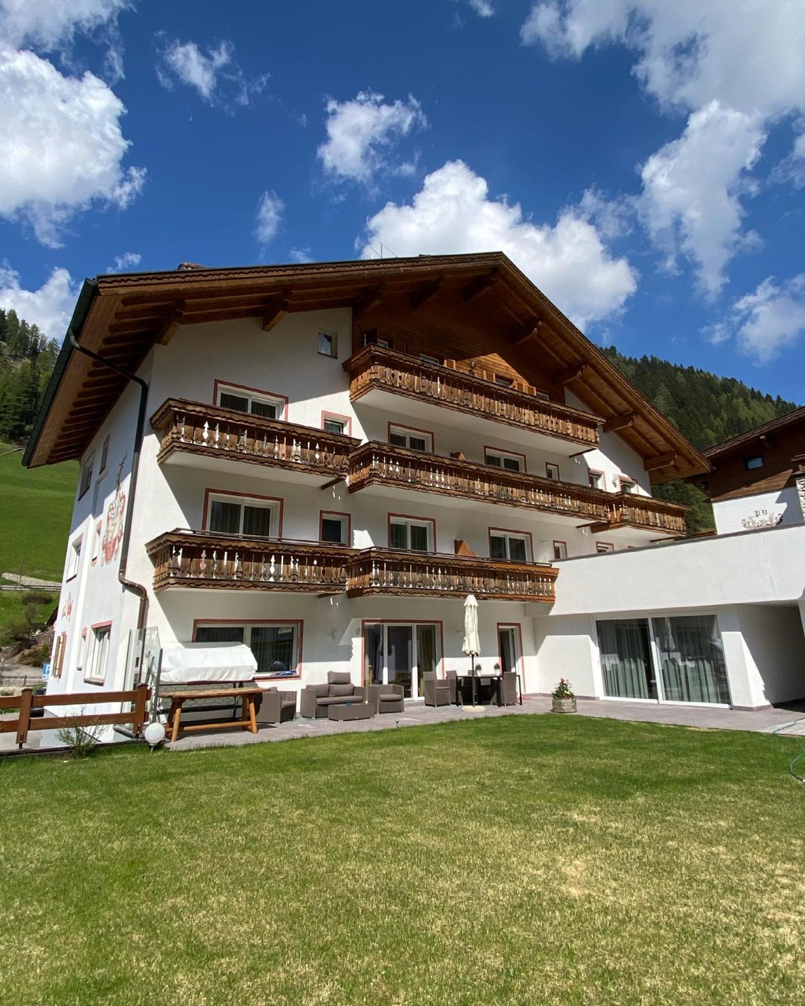 Garni B&B Schenk Selva di Val Gardena Ngoại thất bức ảnh
